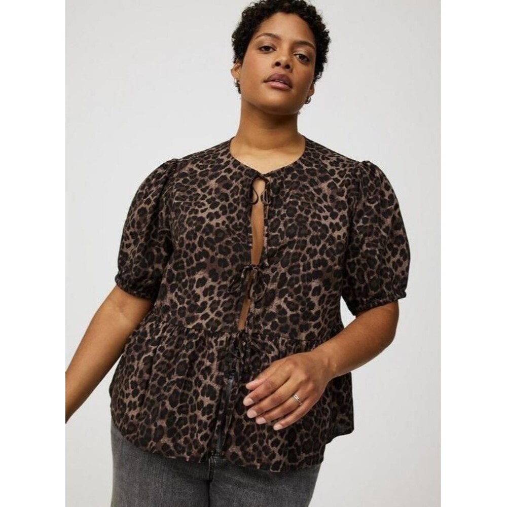 NWT Torrid Size 2X Print Tie Front Blouse J6